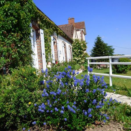 Chambres D'Hotes Les Muscaris Feins-en-Gatinais Exteriér fotografie